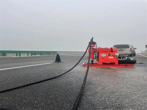 张湾马路路基路面开裂下沉注浆加固灌浆